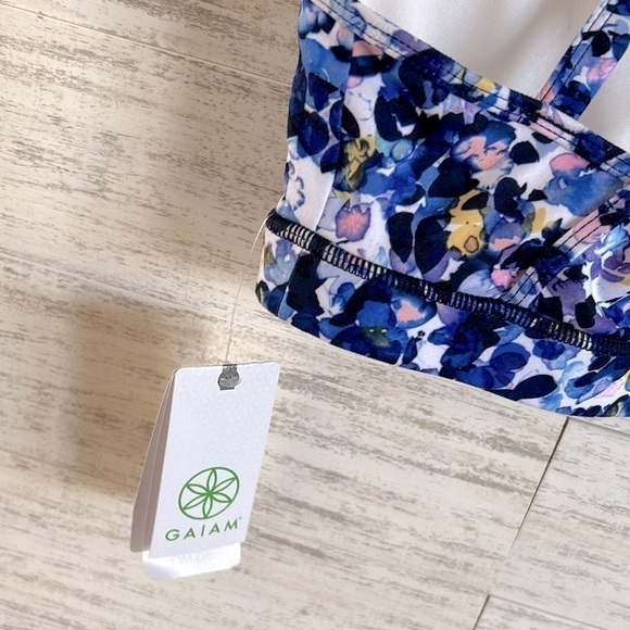 GAIAM Crisscross Back Sports Bra - Picture 5 of 6